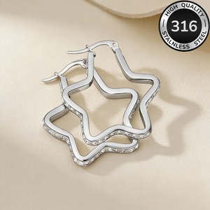 Best-sellers européens et américains, boucles d'oreilles étoiles haut de gamme, boucles d'oreilles clous en acier inoxydable, élégantes et polyvalentes, tendance et - Product Image 4