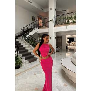 Ensemble jupe en tricot rayée fuchsia, style club décontracté, tenues d'été avec hauts courts et longs, pantalon tissé coupe ajustée - Product Image 2