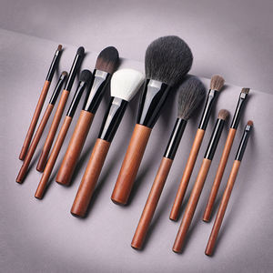 Ensemble de pinceaux de maquillage de luxe professionnel de marque privée, 12 pièces, poils de chèvre, manche en bois de rose, poils naturels, HQ Mixed Proc Discount - Product Image 1