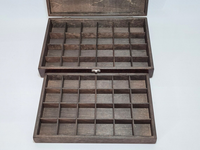 Boîte de rangement rustique en bois brun foncé avec couche amovible pour thé et bijoux