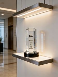 Trofeo Personalizzato in Acrilico per il Dipendente dell'Anno - Premio Aziendale Inciso con Dettagli sulla Compagnia e sulle Prestazioni Eccezionali - Product Image 5