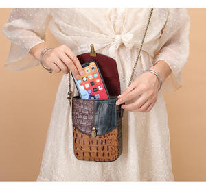 Sac à bandoulière en cuir de vache véritable AndoBag pour femmes, sac à main vintage décontracté pour téléphone avec patchwork coloré 7674 - Product Image 6