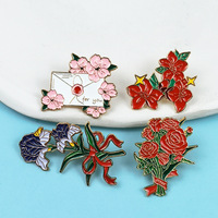 Broche de créateur en forme de fleur, polyvalente et originale, motif fleur de cerisier et rose, accessoire de sac pour filles, badge, finition émail goutte d'huile
