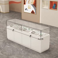Vitrine de musée moderne à LED avec dessus en verre trempé, en acier thermolaqué, étagères réglables pour l'affichage de bijoux