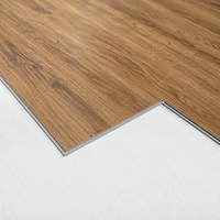 Fabricante de Pisos SPC con Aspecto de Madera Moderna, Piso Vinílico de PVC Impermeable con Sistema de Clic para Decoración de Interiores