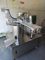 Machine de remplissage et de bouchage automatique de sachets Doypack à bec verseur pour miel, pâte de tomate, crème, lait et jus