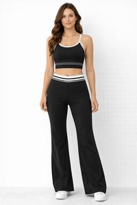 Conjunto de Sujetador Deportivo con Tirantes y Pantalones Deportivos de Pierna Recta — Ropa Deportiva Cómoda con un Diseño de Líneas Múltiples en Contraste - Product Image 4