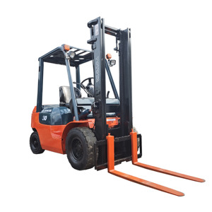 Utilizado para montacargas diésel FD30 de 3 toneladas con desplazador lateral hidráulico, neumáticos sólidos y mástil de dos etapas - Equipo industrial para manejo de materiales - Product Image 1