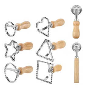 Jeu de tampons ronds et carrés <span class=keywords><strong>pour</strong></span> coupe-<span class=keywords><strong>ravioli</strong></span> <span class=keywords><strong>emporte</strong></span>-pièces en métal avec manche en bois - Product Image 1
