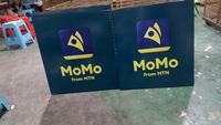 Comptoir de service pliable en métal Africa MTN MoMo Triangle, matériaux recyclés, logo personnalisé pour la promotion en zone piétonne