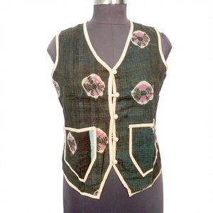 Chaleco Acolchado Kantha Vintage Hecho a Mano con Estampado Floral y Logotipo, 100% Algodón Transpirable, Estilo Boho para Mujer, Primavera/Otoño/Invierno - Product Image 1