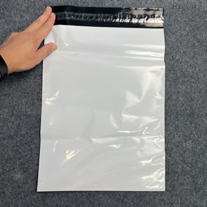 Libro Mailer Autosellado Plano Rígido Compostable Post Logística <span class=keywords><strong>Correo</strong></span> Paquete Ropa Embalaje Plástico Negro Envío Poly Mailer - Product Image 1