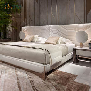 Комплект мебели для спальни из итальянской кожи Villa: роскошная кровать King-size с мягкой обивкой и стальным каркасом в минималистичном стиле - Product Image 4