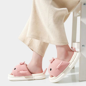 StepGrace achète des pantoufles d'animaux de requin, pantoufles mignonnes en coton pour femmes et hommes, chaussures chaudes à plateforme pour la famille à l'intérieur - Product Image 3