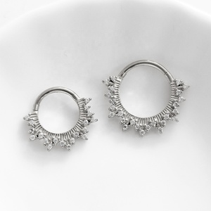 <span class=keywords><strong>Gaby</strong></span> Gold Anillo <span class=keywords><strong>de</strong></span> Nariz Clicker Segmentado Articulado para Septum, Piercing Corporal <span class=keywords><strong>de</strong></span> Acero Inoxidable Quirúrgico, Joyería <span class=keywords><strong>de</strong></span> Moda, Venta al por Mayor desde China - Product Image 2