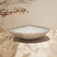Bol triangulaire en mélamine durable, empilable et résistant pour la maison et les restaurants, idéal pour servir des salades de fruits et des pâtes