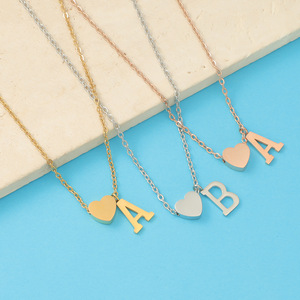 Collana con Ciondolo a Cuore e Lettera in Inglese in Acciaio Inossidabile, Moda Europea e Americana Trendy per Bambini e Donne - Product Image 2