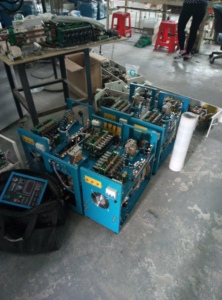 Calentador de Inducción Portátil de Alta Frecuencia de 100KW para Tratamiento Térmico y Templado de Ejes de Engranajes - Product Image 4