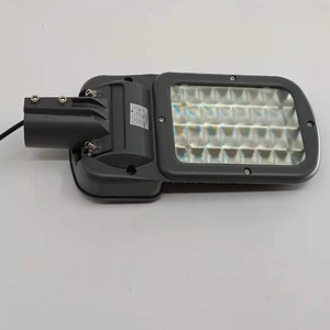 Lampadaire LED 80W 100W 150W 200W, corps en alliage d'aluminium, distribution de lumière de type III pour l'éclairage routier - Product Image 2