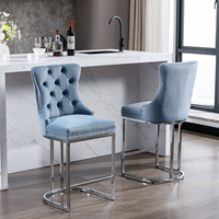 Ensemble de 2 tabourets de bar modernes en velours, dossier capitonné, garniture à rivets, base en métal chromé, chaises de salle à manger grises