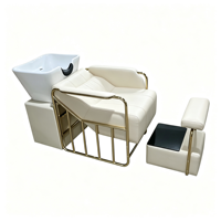 Fauteuil de lavage de luxe moderne pour salon avec bac en céramique blanc, cadre en métal doré, lit de lavage en cuir PU avec bac séparé
