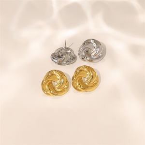 Pendientes de Acero Inoxidable Chapados en Oro, Personalizados, de Moda, Sin Deslustre, con Diseño Hueco Irregular - Product Image 4