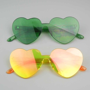 Personalizado sin montura favores de la boda color fiesta gafas de una pieza corazón gafas de sol rojo rosa amor corazón en forma de gafas de sol al por mayor - Product Image 2