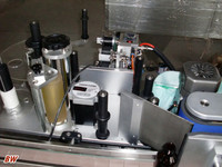 BRIGHTWIN étiqueteuse automatique manuelle de bouteille ronde en plastique d'eau minérale pour la machine à emballer d'étiquettes d'autocollant de bouteilles rondes