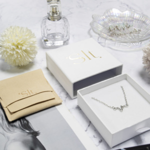 カスタムロゴベルベットジュエリーポーチ包装袋封筒ネックレスブレスレットポーチマイクロファイバージュエリーポーチ - Product Image 1