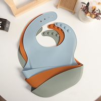 Bavoirs d'alimentation en silicone OEM pour bébé Tablier souple et imperméable Smock Vaisselle pour bébé Bavoirs de couleur de forme personnalisée pour bébé de 6 à 48 mois