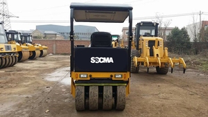 Mini compactador de rodillos de carretera hidráulico 3T Motor de núcleo de bomba Equipo de construcción para construcción de carreteras India Vietnam Pakistán - Product Image 2