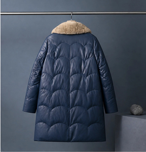 Cappotto in Pelle Imbottito di Media Lunghezza per Donna, Giacca Trapuntata con Bordo in Pelliccia di Visone su Colletto e Polsini - Product Image 3