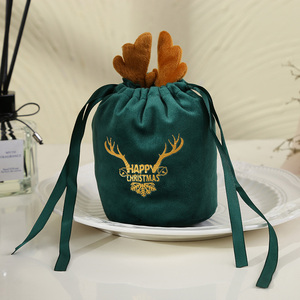 Sac à cordon brodé motif élan, idéal pour emballage de bonbons et pommes de Noël, parfait pour les fêtes et les événements créatifs. - Product Image 2