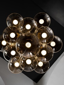 Lampadario di Lusso in Vetro Italiano, Illuminazione Artistica Minimalista di Alta Gamma per Ristoranti, Ville e Soggiorni - Product Image 3