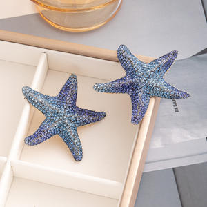 Boucles d'oreilles pendantes exagérées en alliage de zinc, ornées de strass et de diamants, motif étoile de mer, collection été 2026, vente en gros de bijoux fantaisie QX - Product Image 4