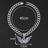 Chaîne cubaine couleur or glacé de 15 mm de large avec pendentif ailes en alliage hip-hop et gemmes violettes