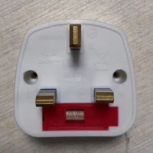 Adaptador de viaje UK a toma de corriente Universal con fusible