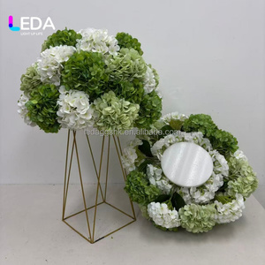 โรงงาน LEDA ผลิตและจำหน่ายโดยตรง ลูกบอลดอกไฮเดรนเยียสีเขียวขาว ดอกไม้ประดิษฐ์จากผ้าไหม สำหรับตกแต่งงานแต่งงานและงานอีเว้นท์ - Product Image 1