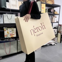 Grand sac fourre-tout personnalisé, sac en papier photo rouge tendance, planification publicitaire d'entreprise, sacs de shopping géants