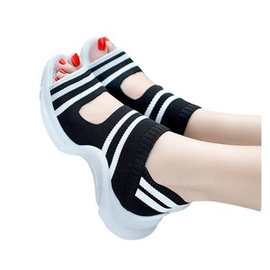 Sandales d'été décontractées pour femmes, style export, à semelle épaisse, prêtes à porter, légères, à bout rond, pour le sport - Product Image 6