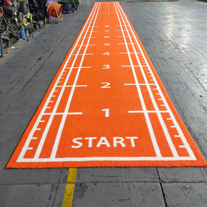 Tapis de sol en gazon artificiel PE durable 2x10m personnalisable, 15mm, avec logo sur mesure, pour piste de traînée de luge et fitness, gazon de gym noir pour poussée de luge - Product Image 4