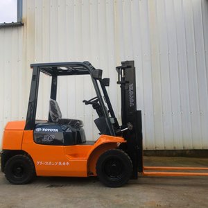 Chariot élévateur Toyota d'occasion de 3 tonnes, chariot élévateur Toyota d'occasion de 3 tonnes diesel pour la logistique et la manutention des matériaux - Product Image 3