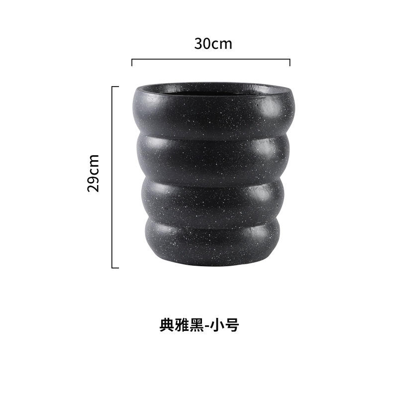 Petite taille élégante noire