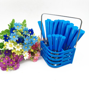 Lot de 24 couverts en acier inoxydable avec manche en plastique, réutilisables (cuillères, couteaux, fourchettes) - Product Image 3