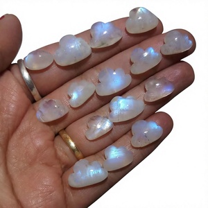 Piedras preciosas de piedra lunar natural en forma de corazón, pulidas e iridiscentes, sueltas para la elaboración de joyas. - Product Image 1
