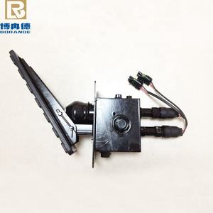 Hydraulische Piloot Regelkleppen Graafmachine Voetregelklep Voetpedaal VB-220-570-83-C5-504-3S00 - Product Image 1