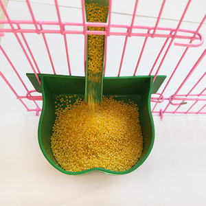 Vente en gros de mangeoires à oiseaux en plastique universelles, cuillères à eau et à manger et fournitures pour oiseaux en plastique - Product Image 3