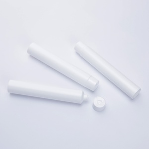 Tubes en plastique blancs de 10 ml avec logo personnalisé, nouvelle impression offset, tube souple en PET pour l'emballage de baume à lèvres de beauté - Product Image 4