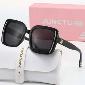 Lunettes de soleil polarisées JUNCTURE pour femmes, monture carrée de grande taille, lunettes de soleil rétro tendance, lunettes de soleil de haute qualité pour femmes - Product Image 1