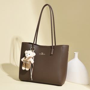 Sac à bandoulière simple grande capacité pour femme, sac messager de haute qualité avec pendentif petit ours mignon, sac fourre-tout pour femme - Product Image 4